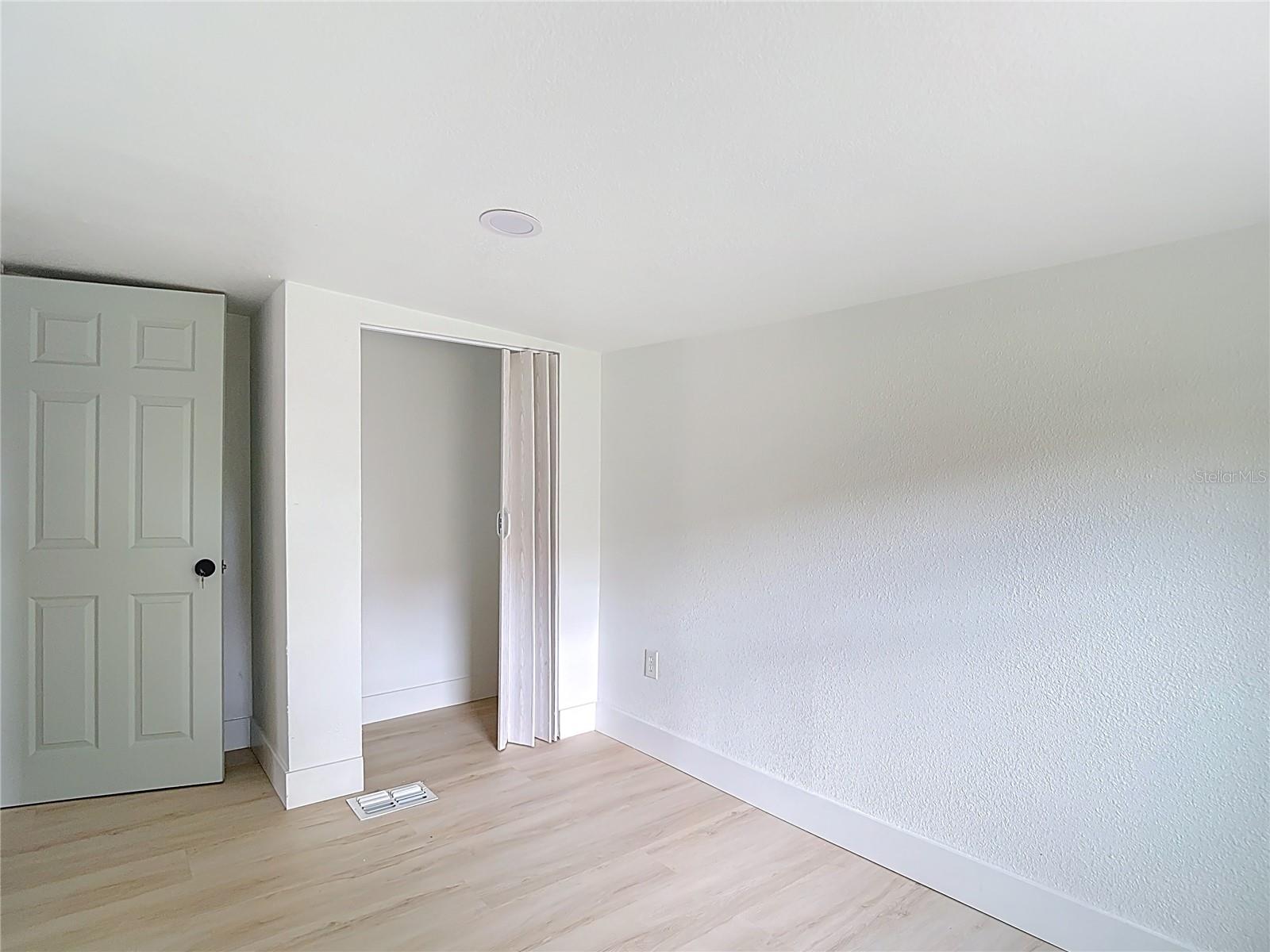 Image 21 of 33 For 9219 13th Street