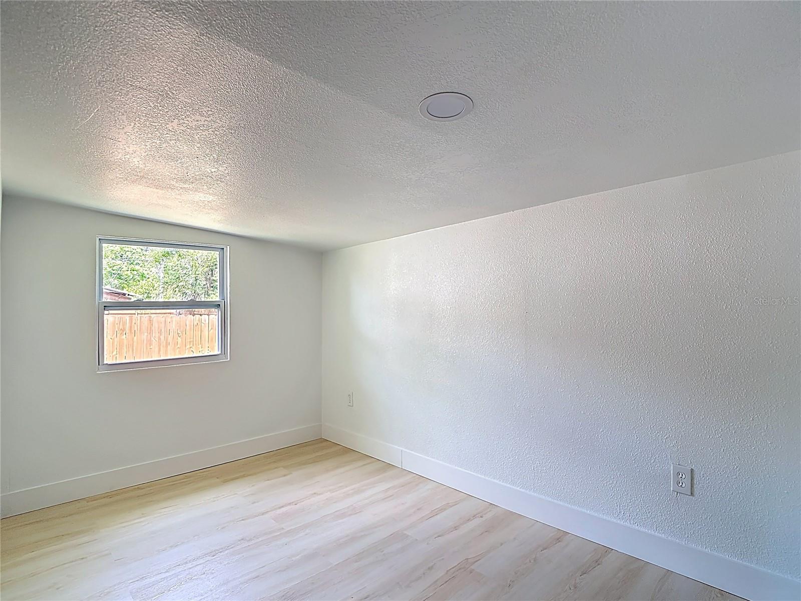 Image 25 of 33 For 9219 13th Street