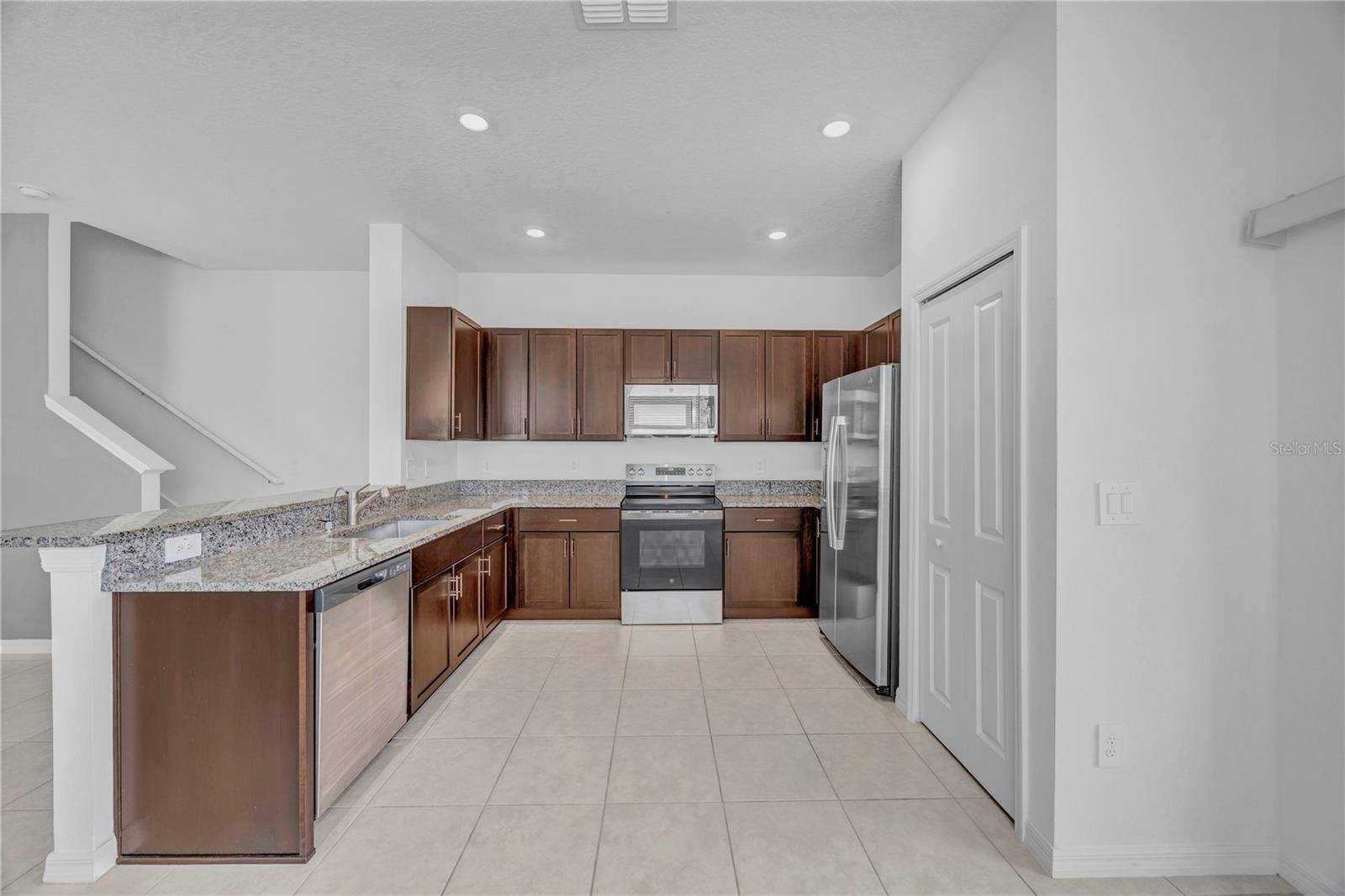 Image 15 of 58 For 2524 Sunray Venus Way