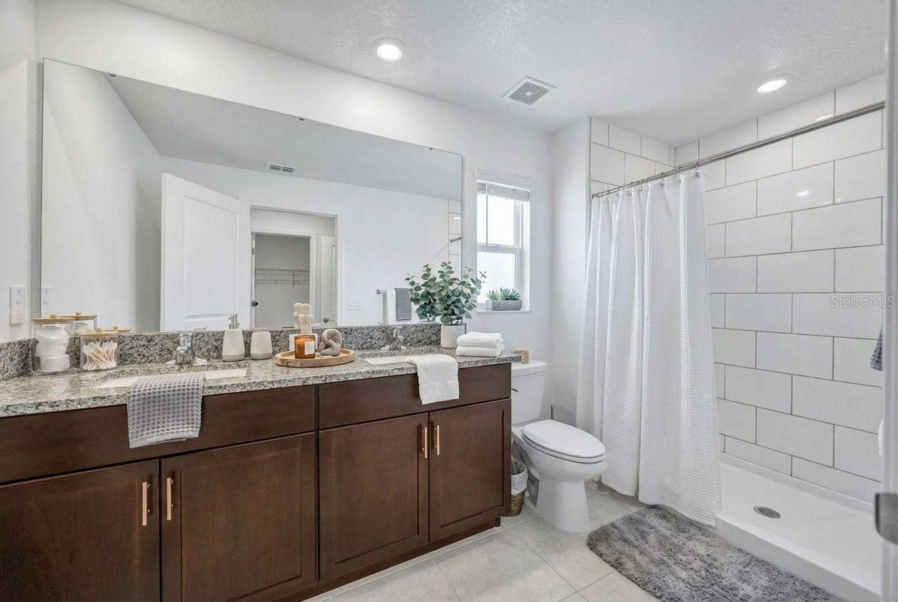 Image 35 of 58 For 2524 Sunray Venus Way