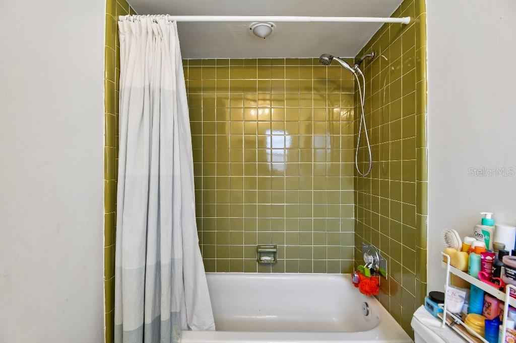 Image 21 of 29 For 927 Fairway Drive