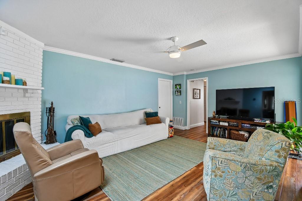 Image 4 of 29 For 927 Fairway Drive