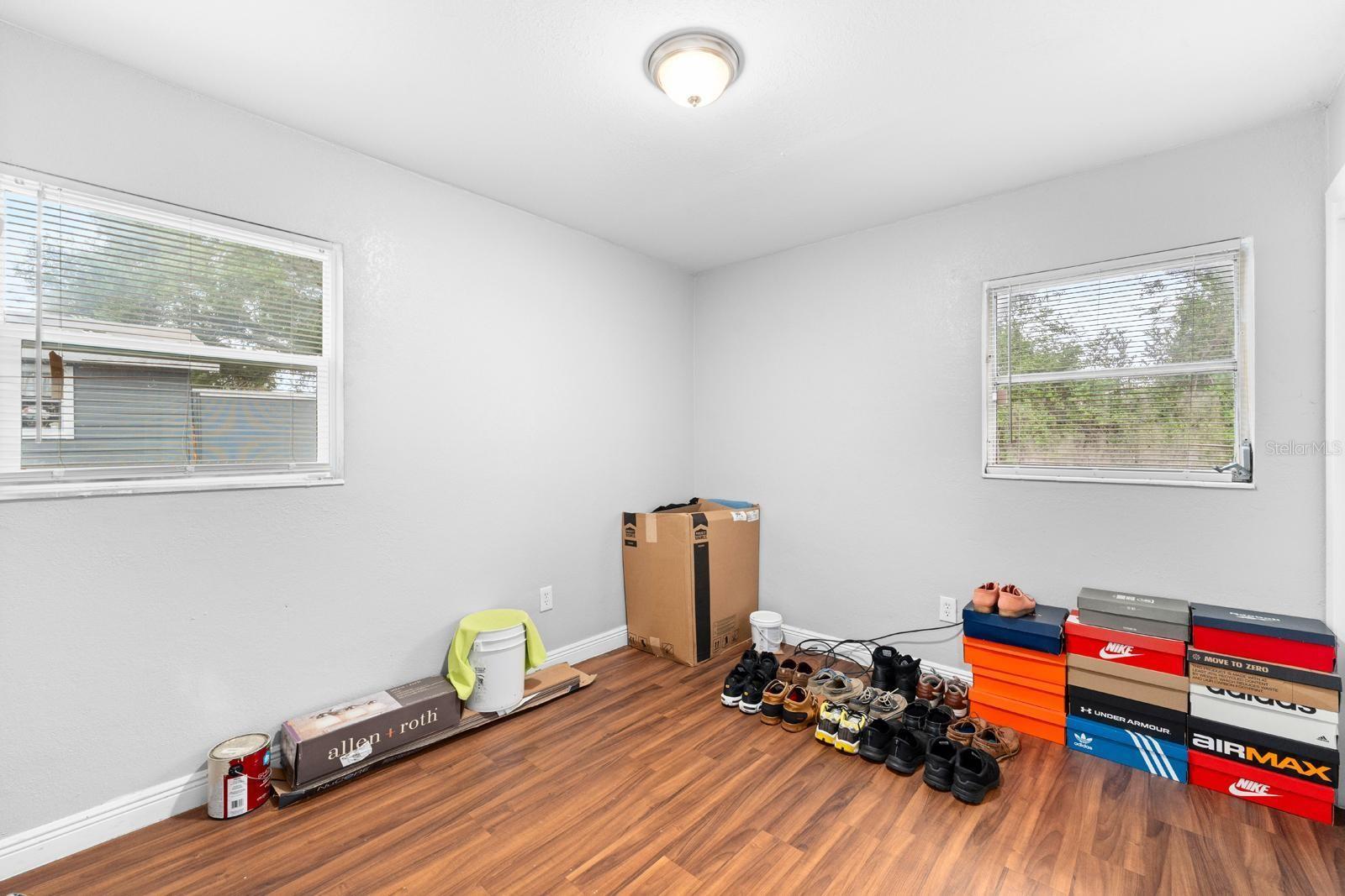 Listing photo id 8 for 2906 Genesee Street