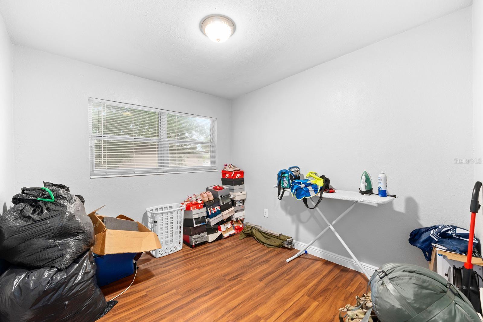 Listing photo id 9 for 2906 Genesee Street