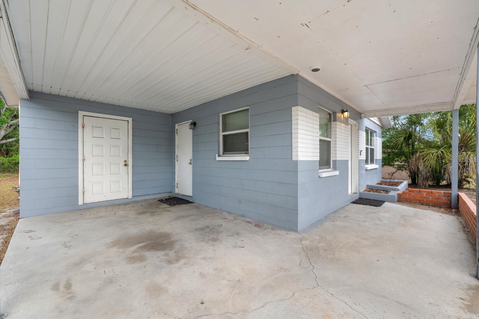 Listing photo id 11 for 2906 Genesee Street