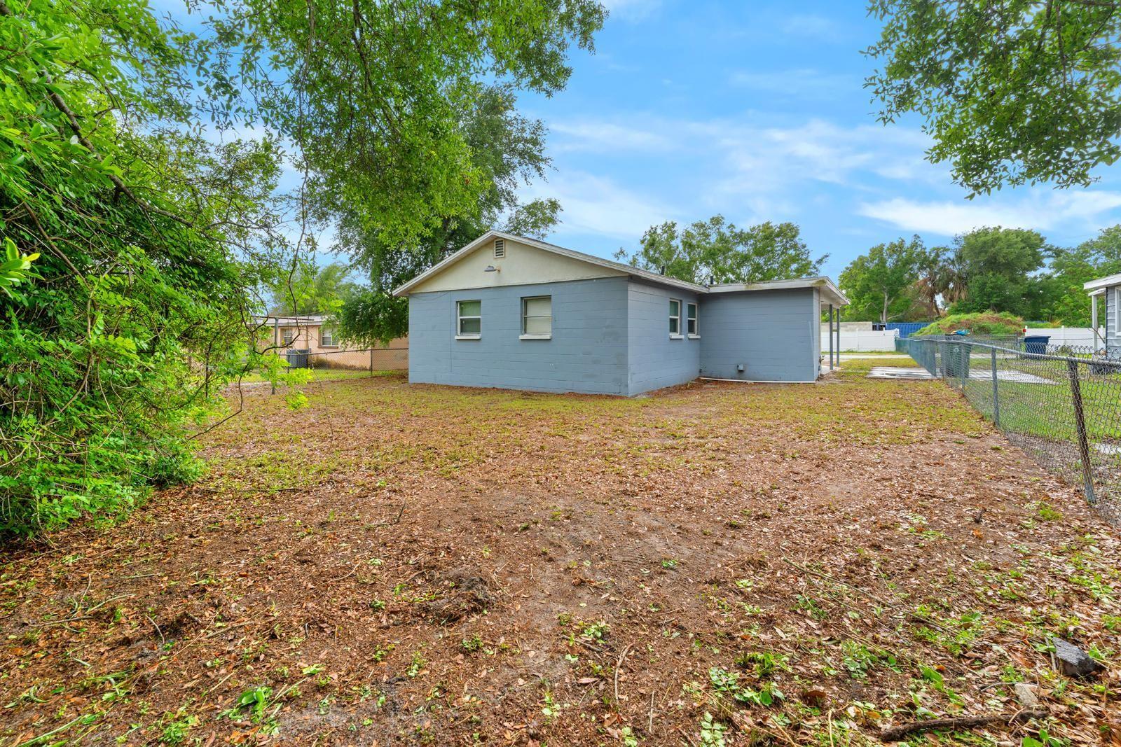 Listing photo id 12 for 2906 Genesee Street