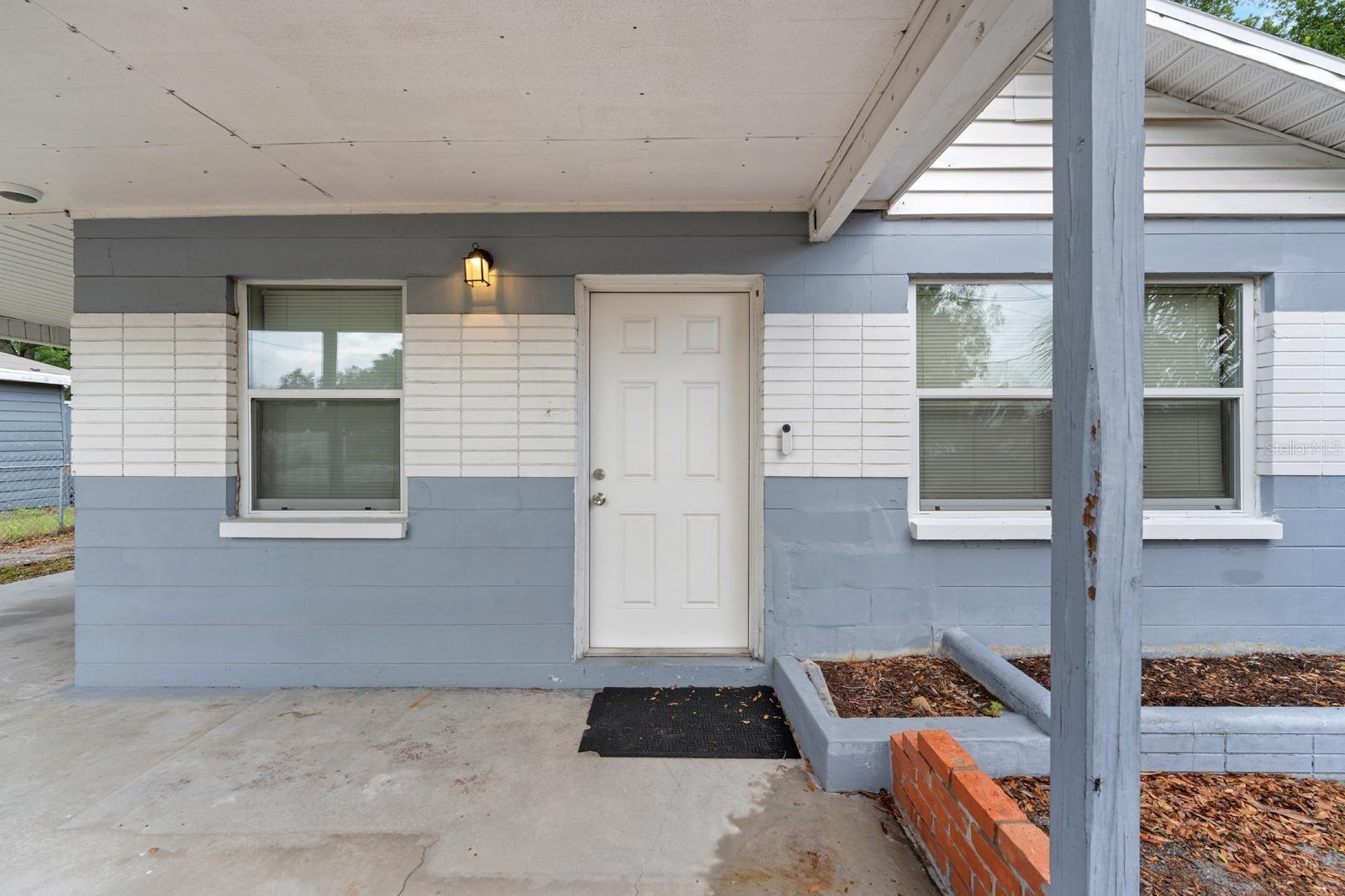 Listing photo id 13 for 2906 Genesee Street