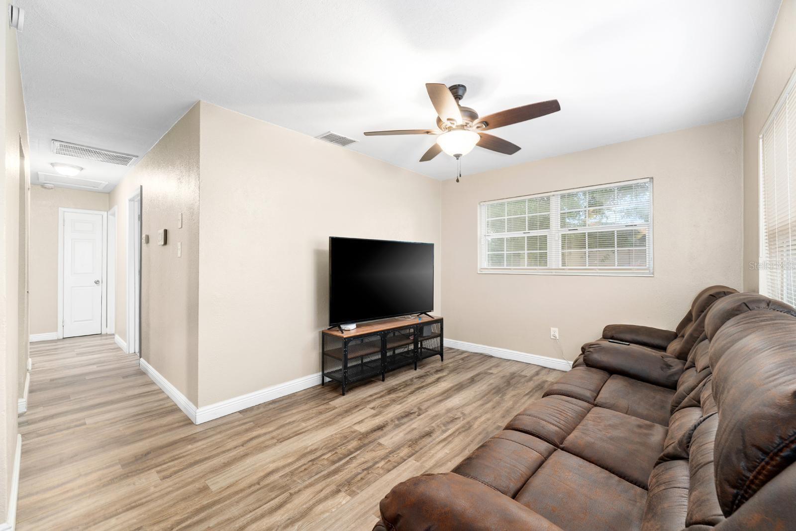 Listing photo id 0 for 2906 Genesee Street