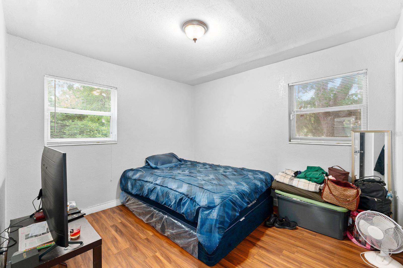 Listing photo id 3 for 2906 Genesee Street