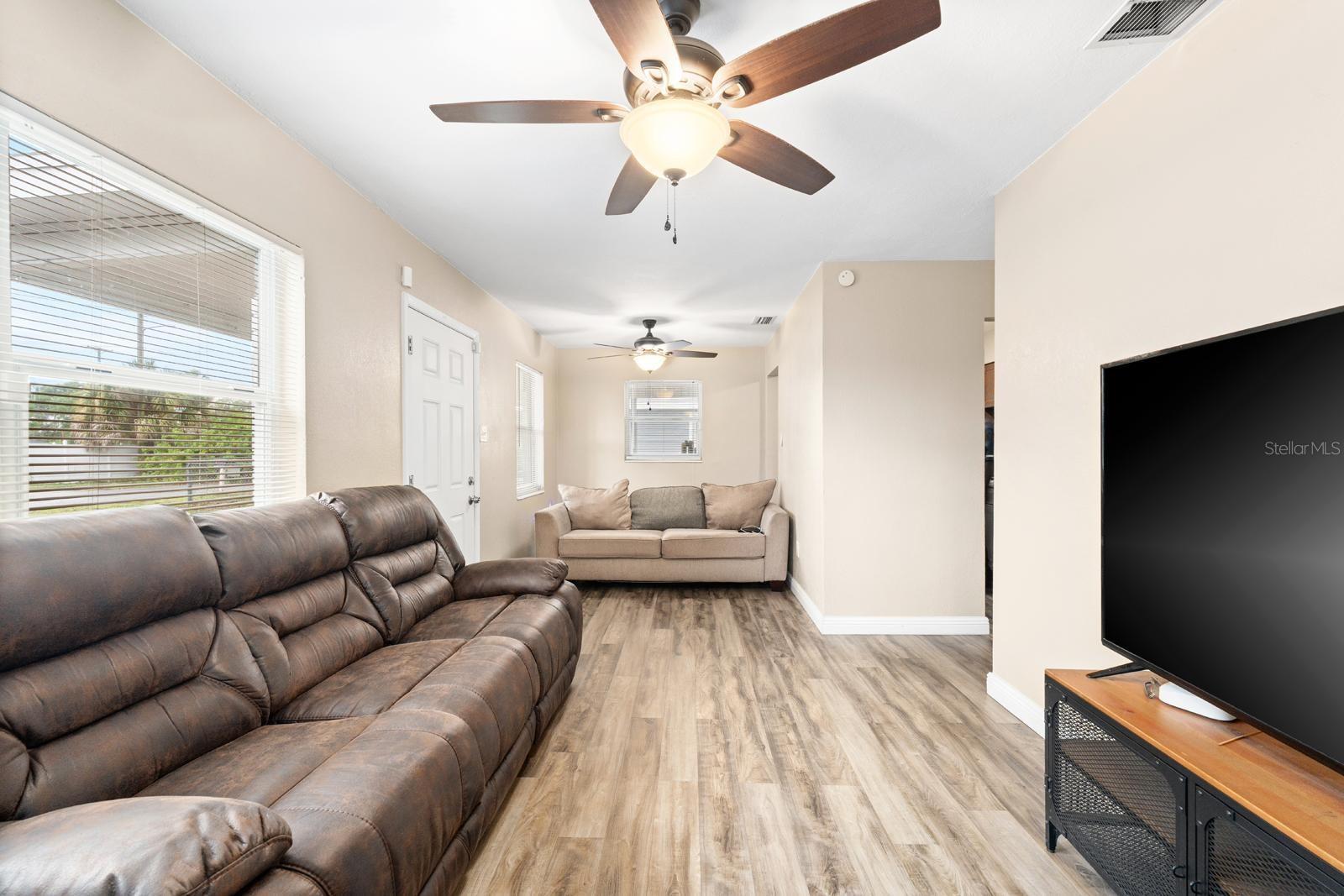 Listing photo id 5 for 2906 Genesee Street