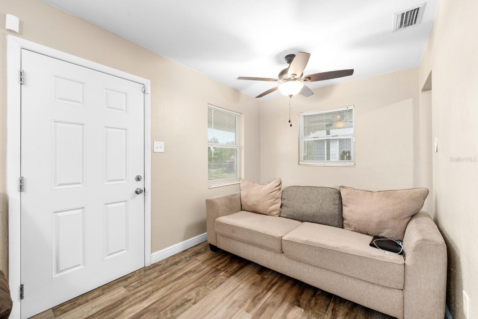 Listing photo id 6 for 2906 Genesee Street