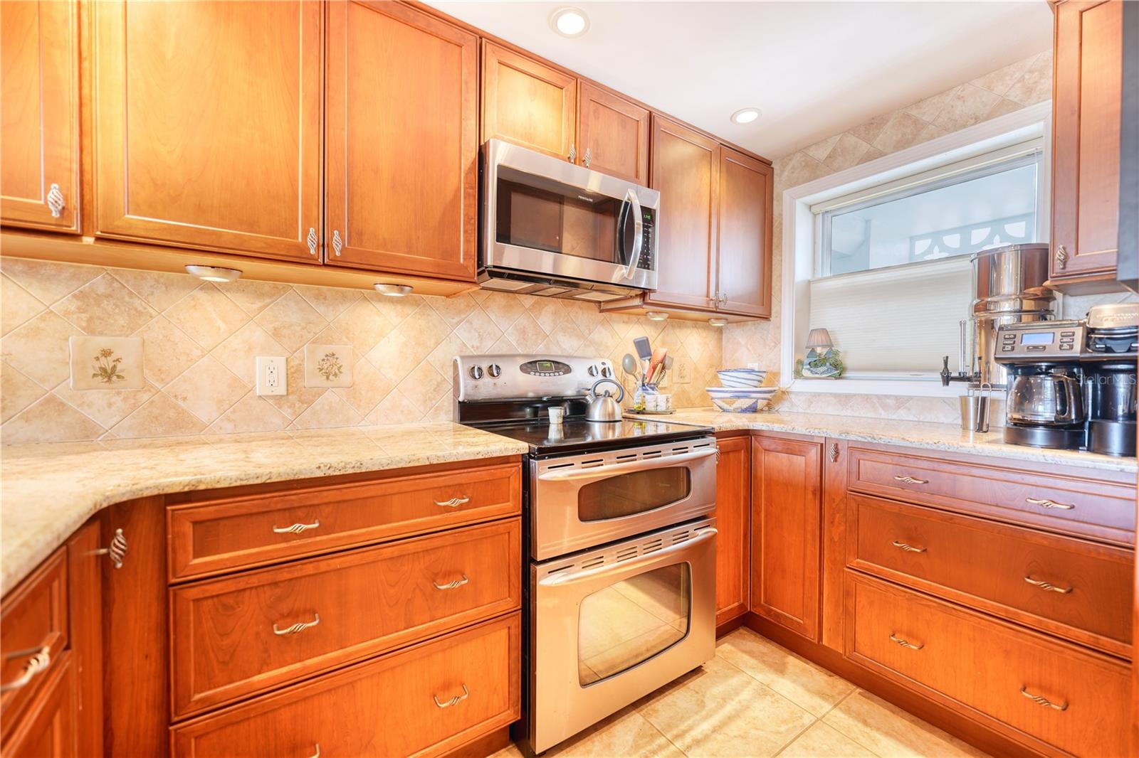 Image 11 of 31 For 1100 Shore Drive Ne 505