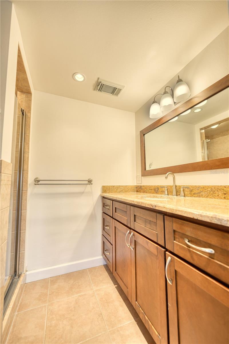 Image 21 of 31 For 1100 Shore Drive Ne 505