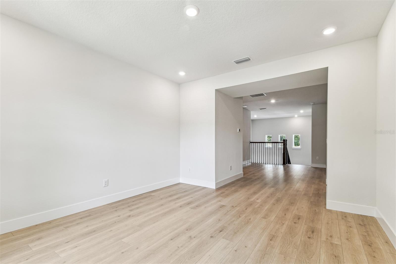 Image 10 of 11 For 814 Orient Street