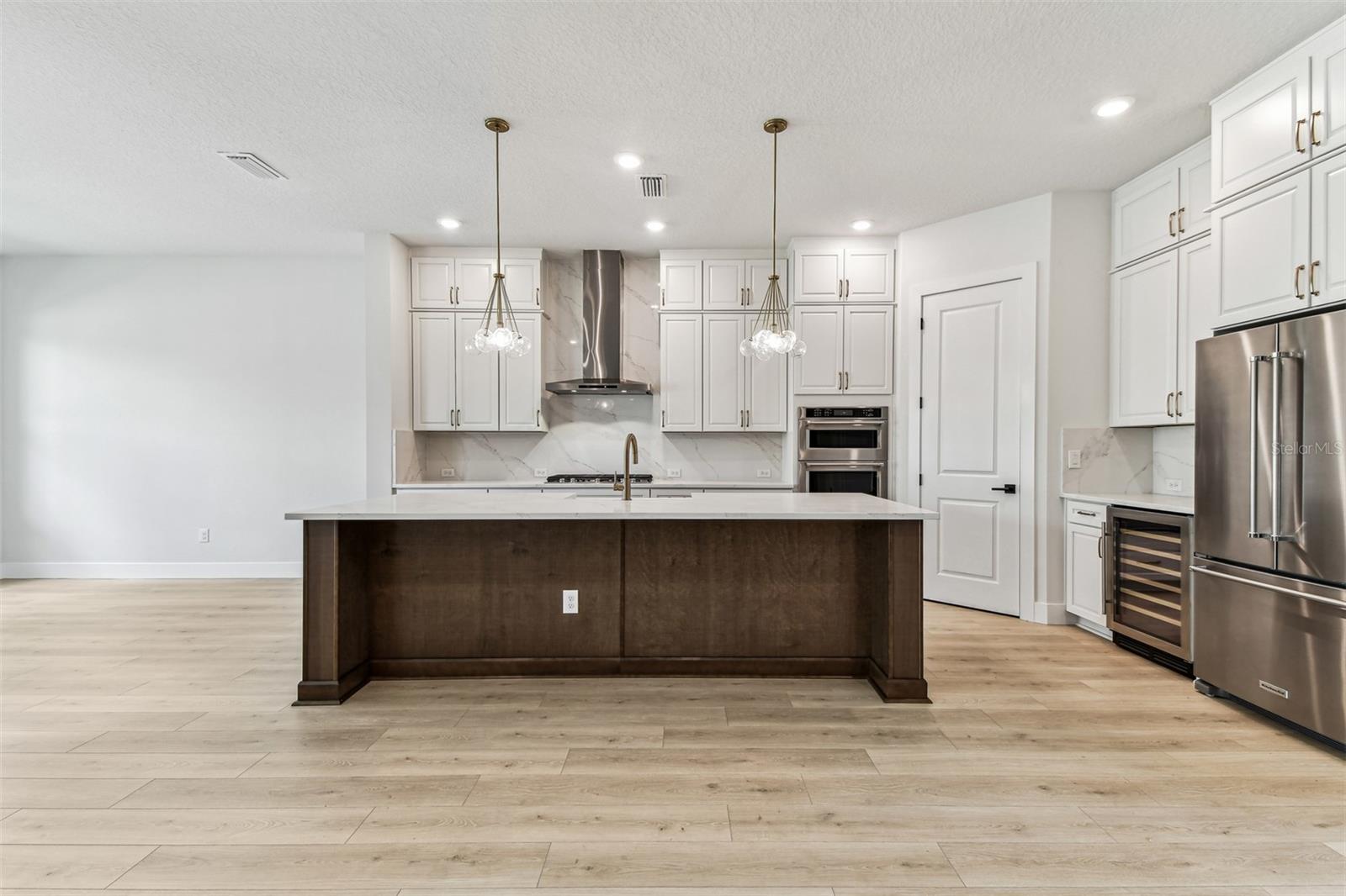 Image 5 of 11 For 814 Orient Street