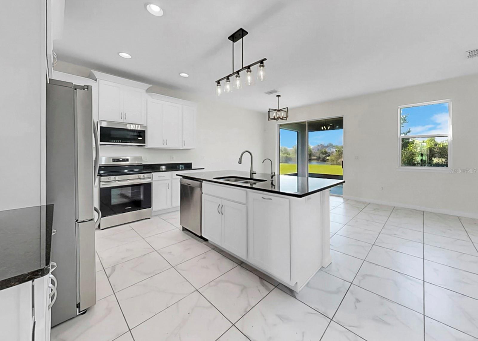 Image 18 of 93 For 12317 Bay Estuary Bend