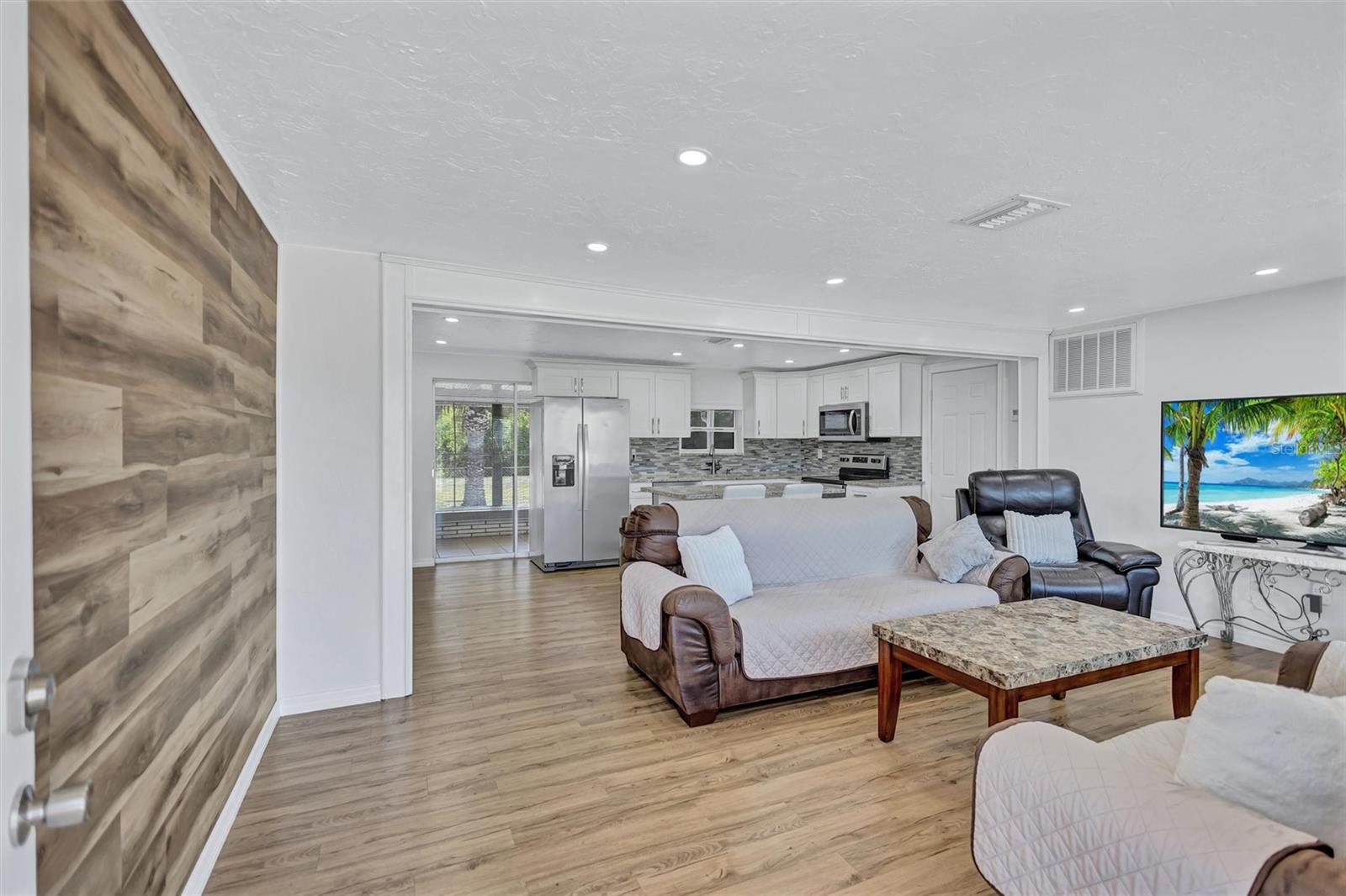Image 6 of 38 For 3816 Beacon Square Drive