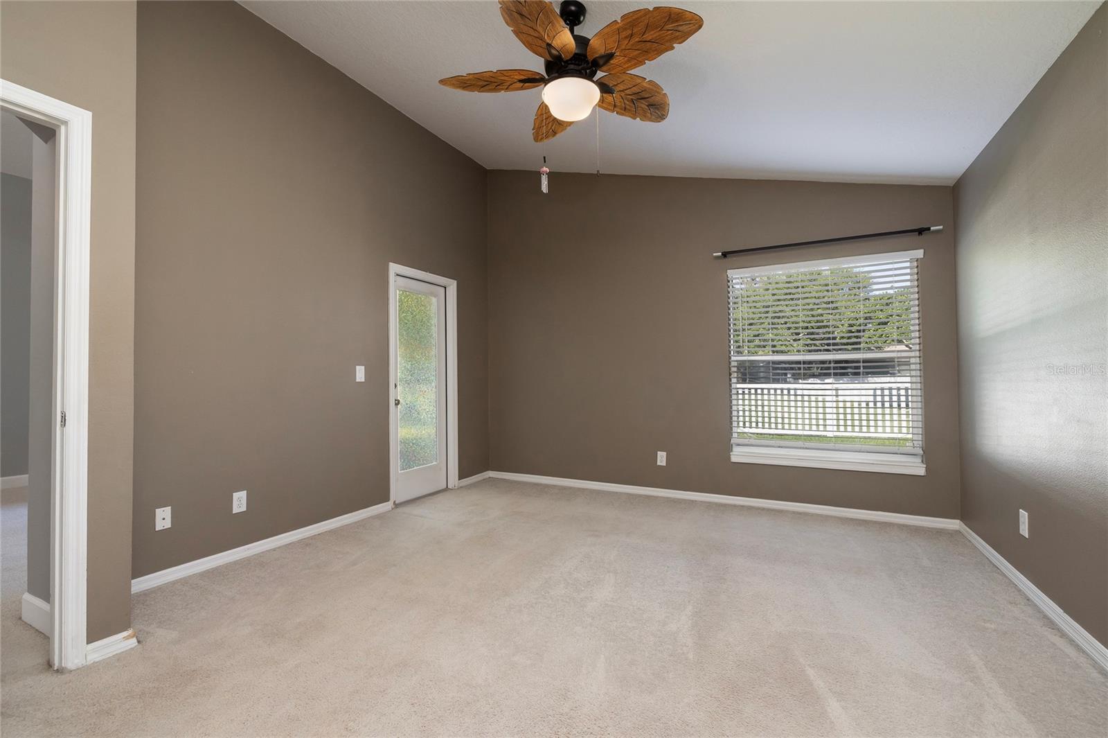 Image 17 of 45 For 219 Bay Arbor Boulevard