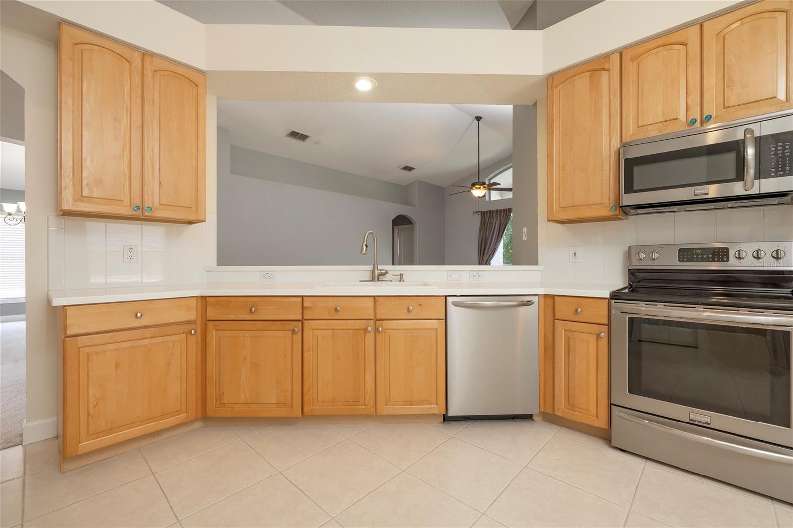 Image 8 of 45 For 219 Bay Arbor Boulevard