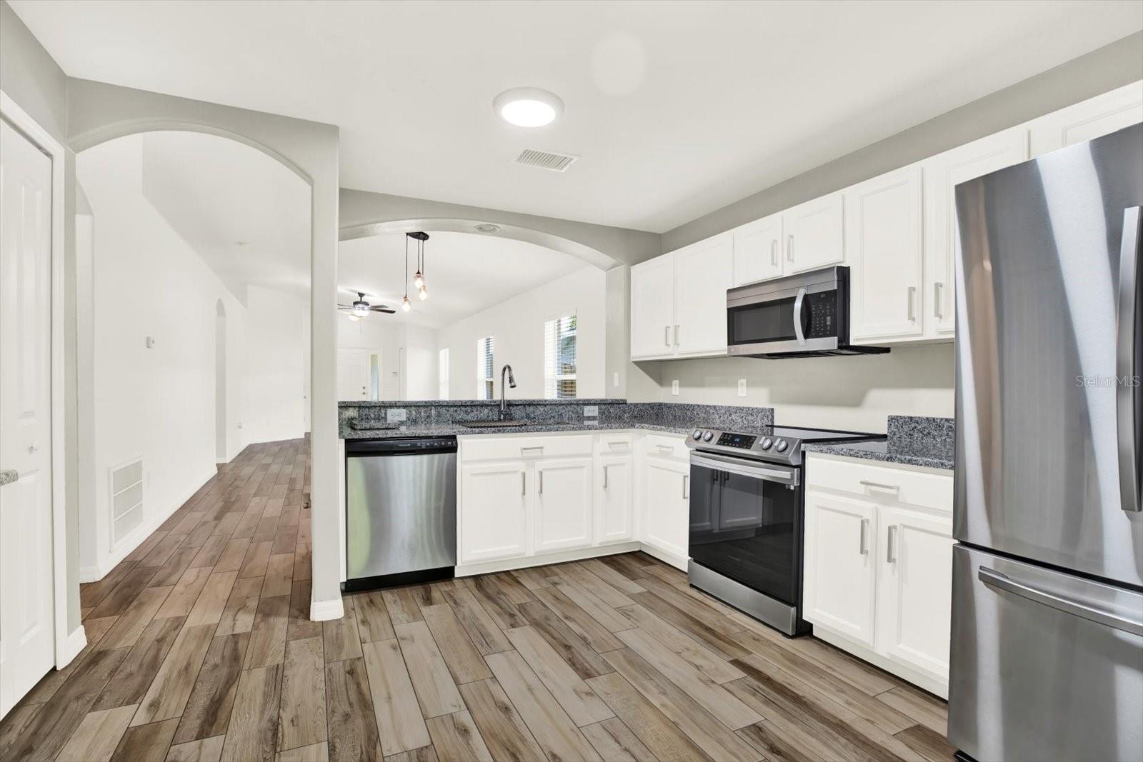 Image 4 of 14 For 12652 Chenwood Avenue