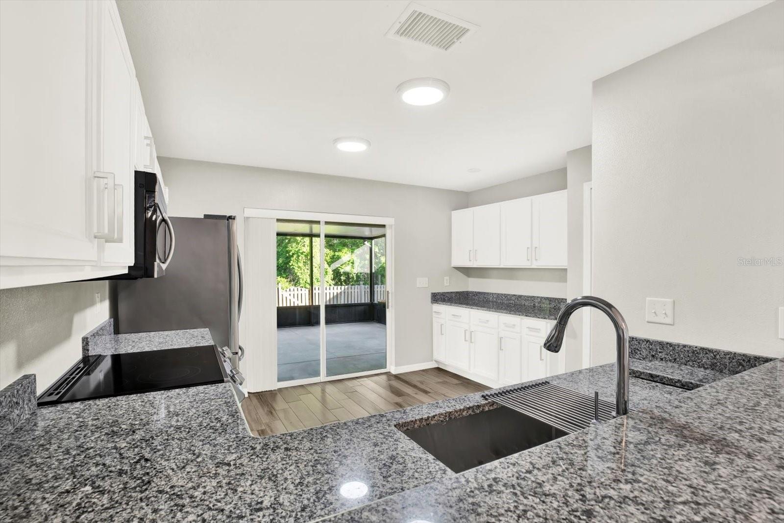 Image 6 of 14 For 12652 Chenwood Avenue