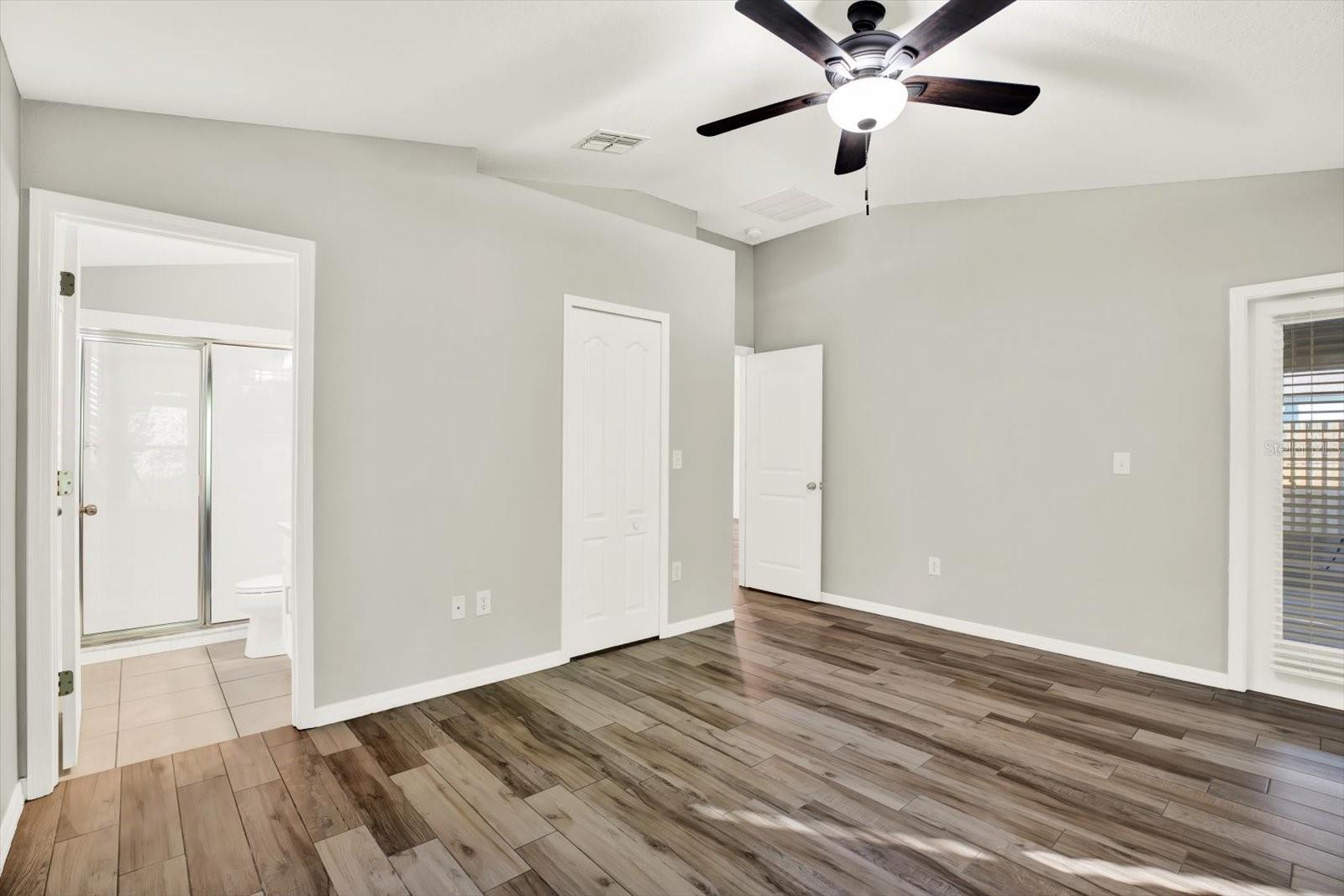 Image 8 of 14 For 12652 Chenwood Avenue