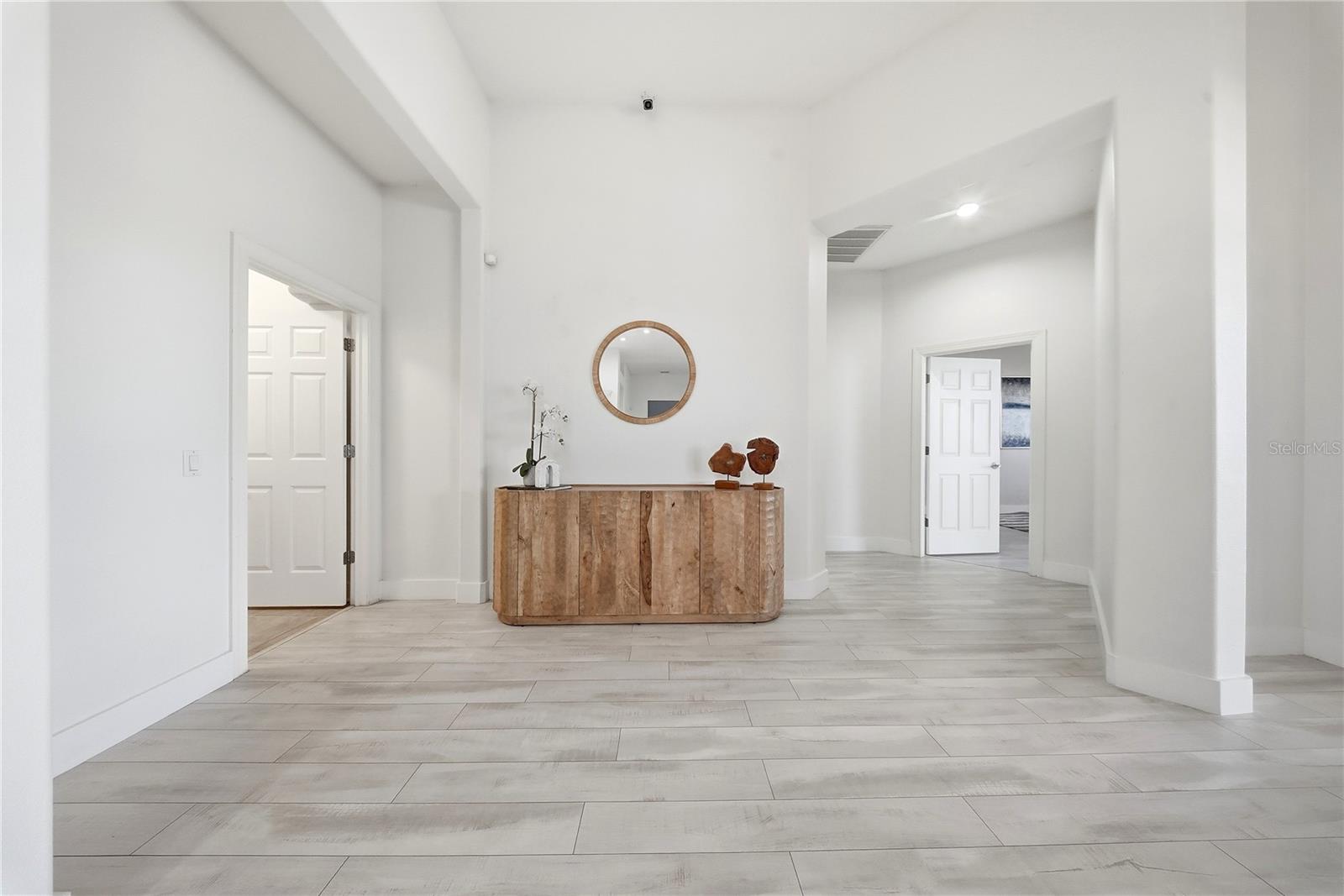 Image 13 of 62 For 510 Mirabay Boulevard