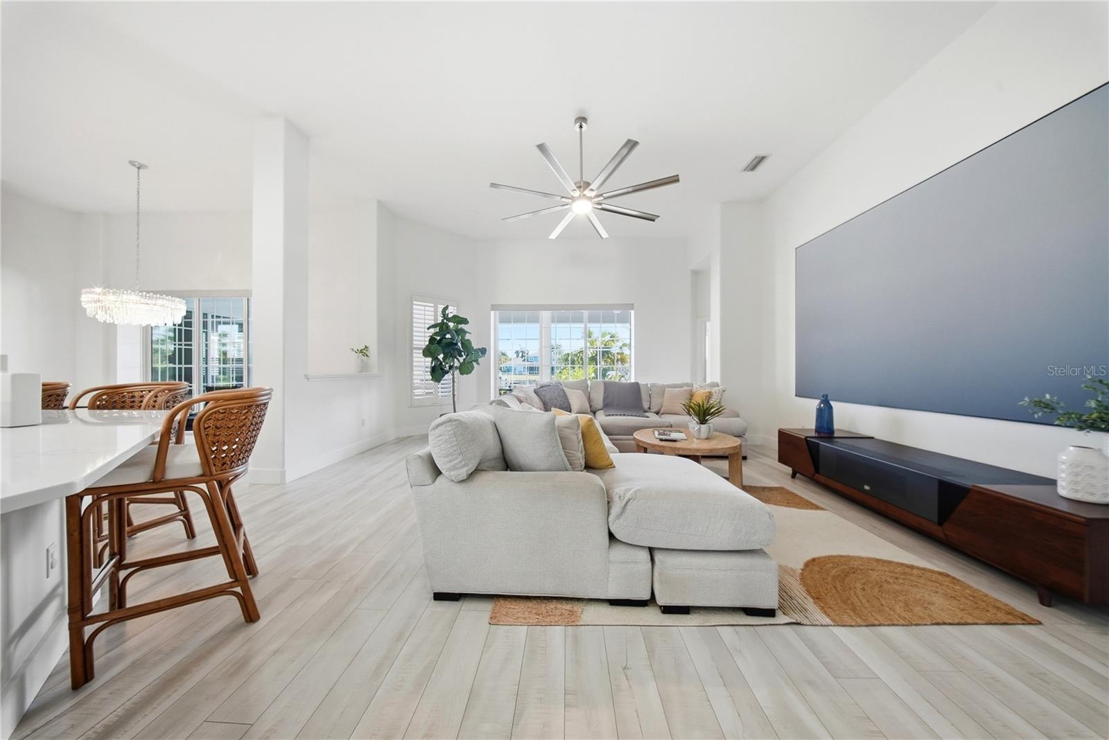 Image 15 of 62 For 510 Mirabay Boulevard