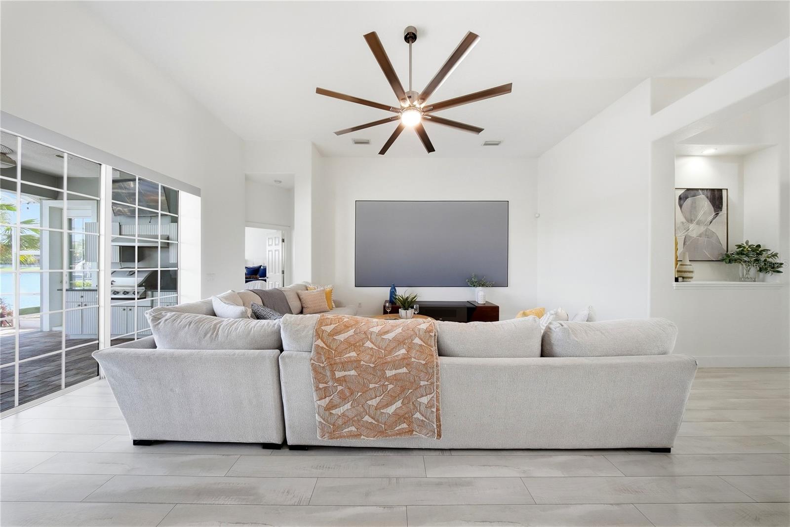 Image 16 of 62 For 510 Mirabay Boulevard