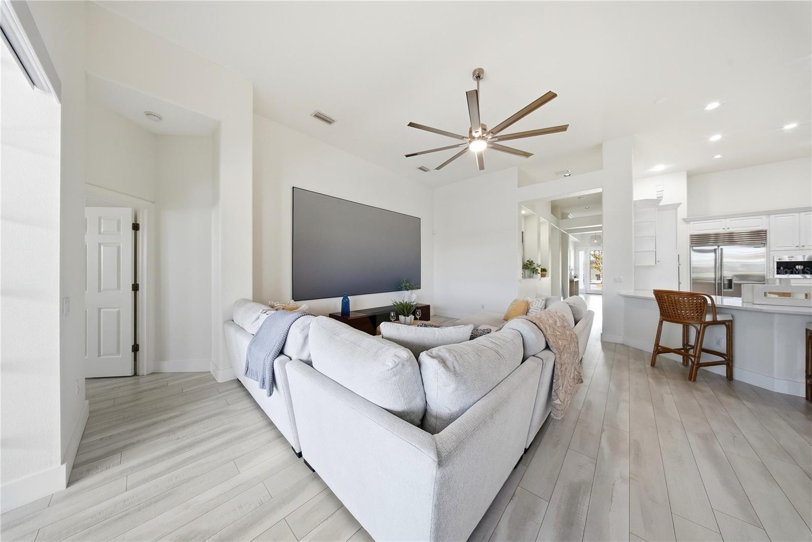 Image 18 of 62 For 510 Mirabay Boulevard