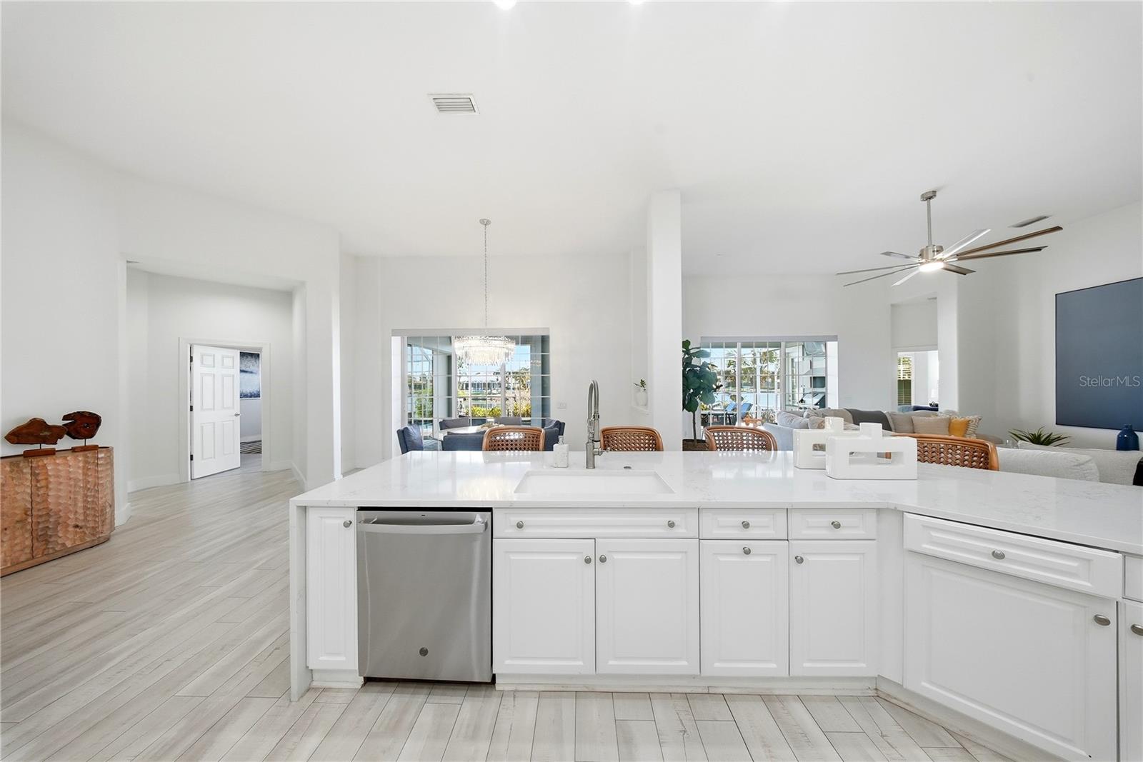 Image 20 of 62 For 510 Mirabay Boulevard