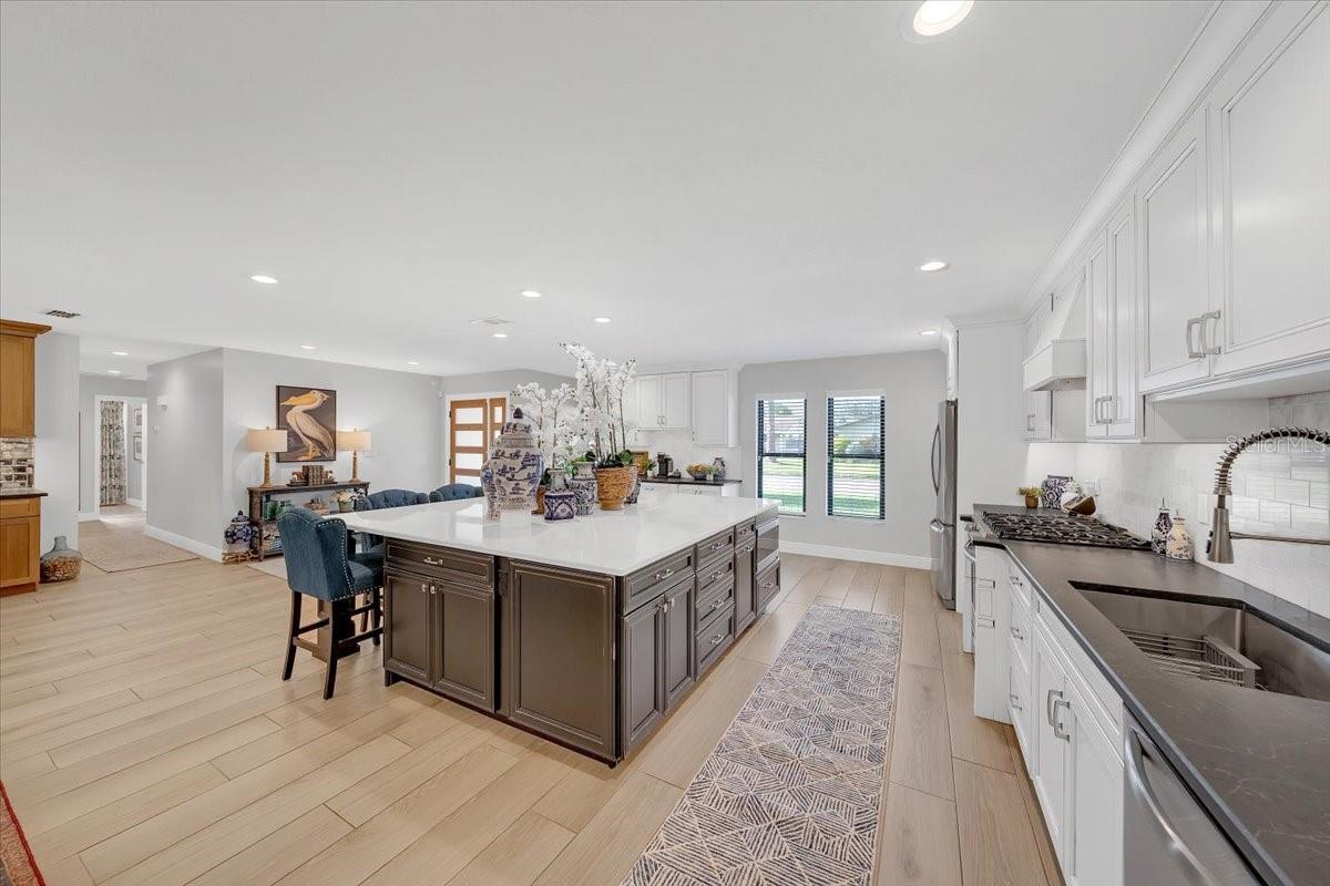 Image 11 of 49 For 6870 13th Avenue N