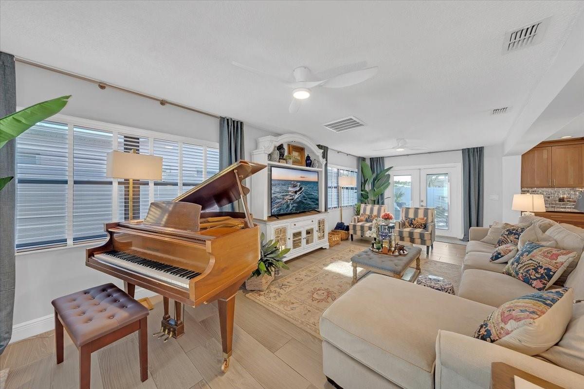 Image 21 of 49 For 6870 13th Avenue N