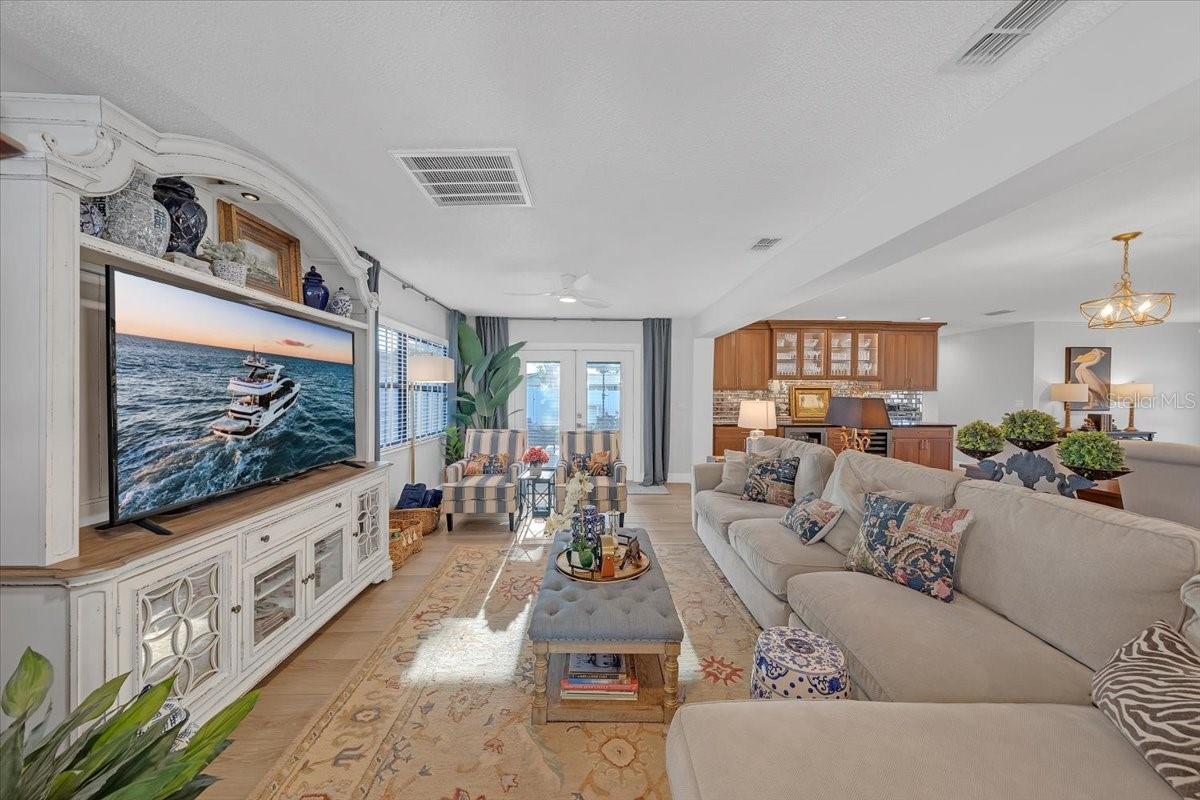 Image 22 of 49 For 6870 13th Avenue N