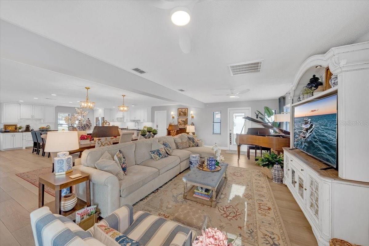 Image 24 of 49 For 6870 13th Avenue N