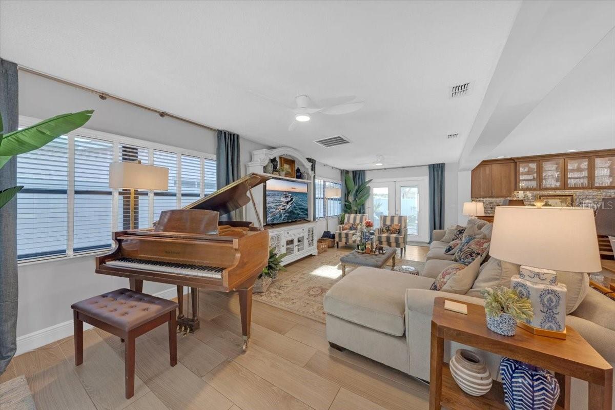 Image 25 of 49 For 6870 13th Avenue N