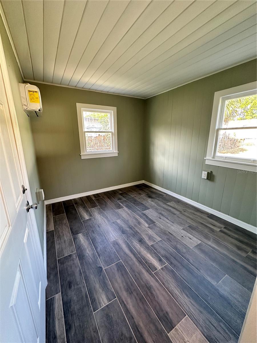 Image 19 of 26 For 2417 Tanglewood Street