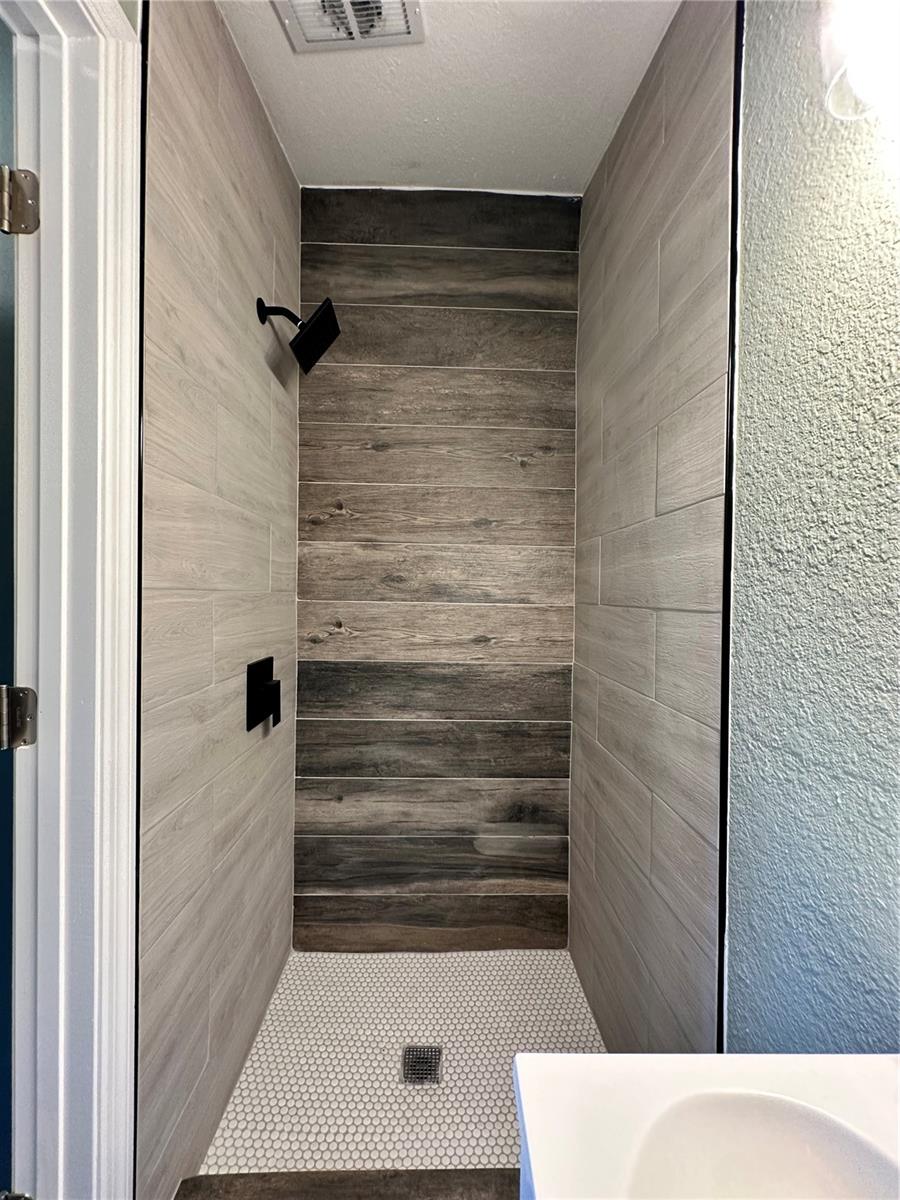 Image 20 of 26 For 2417 Tanglewood Street