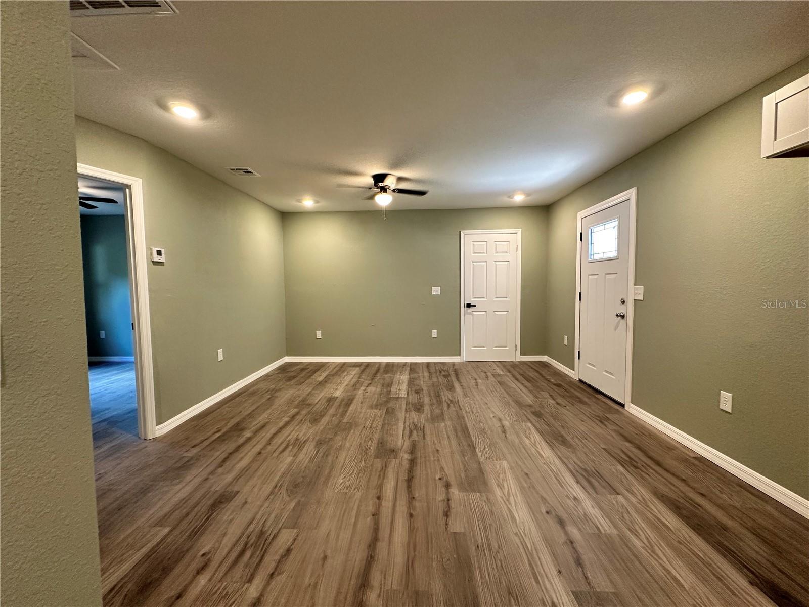 Image 3 of 26 For 2417 Tanglewood Street