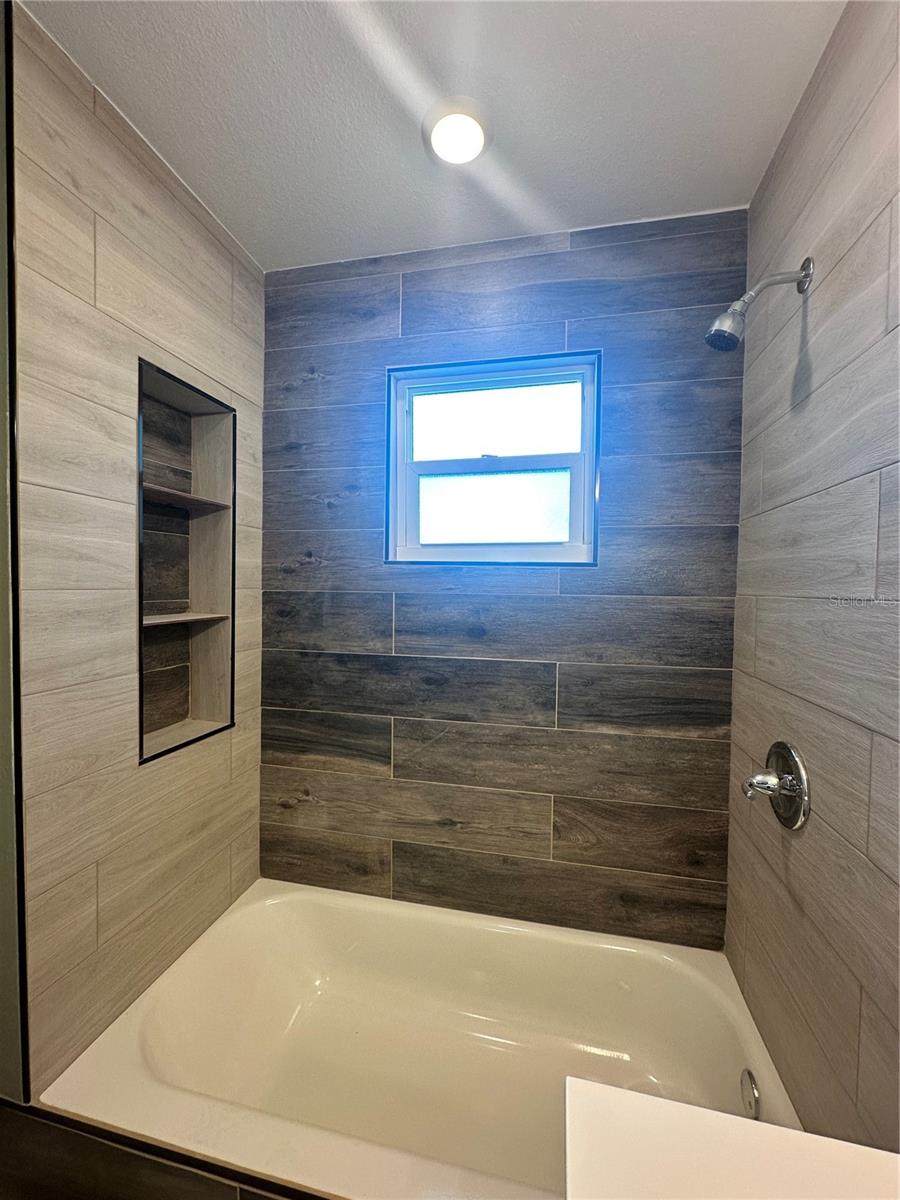 Image 9 of 26 For 2417 Tanglewood Street