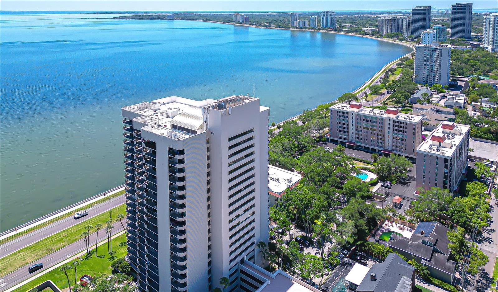 Image 20 of 40 For 2413 Bayshore Boulevard 1003