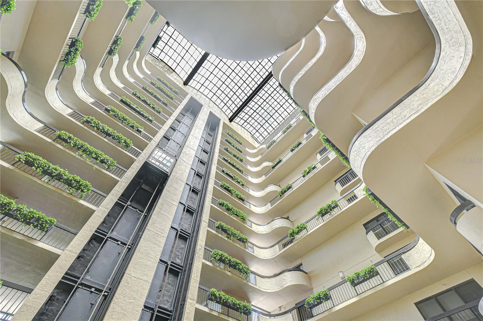 Image 23 of 40 For 2413 Bayshore Boulevard 1003