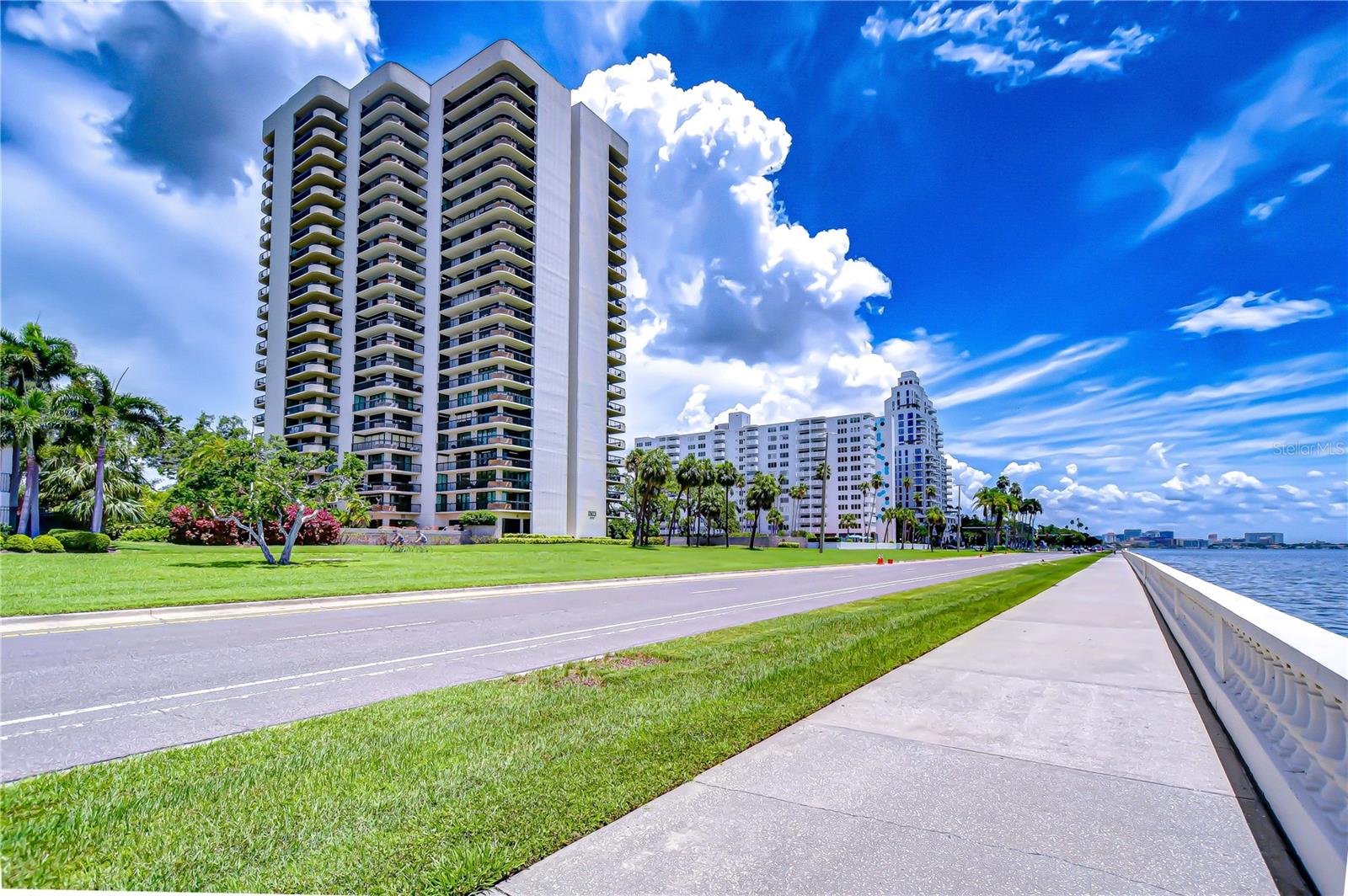 Image 26 of 40 For 2413 Bayshore Boulevard 1003