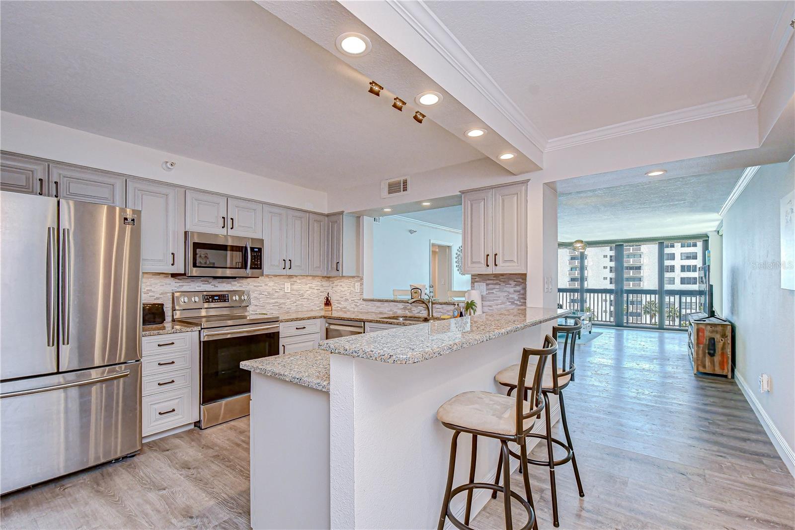 Image 3 of 40 For 2413 Bayshore Boulevard 1003