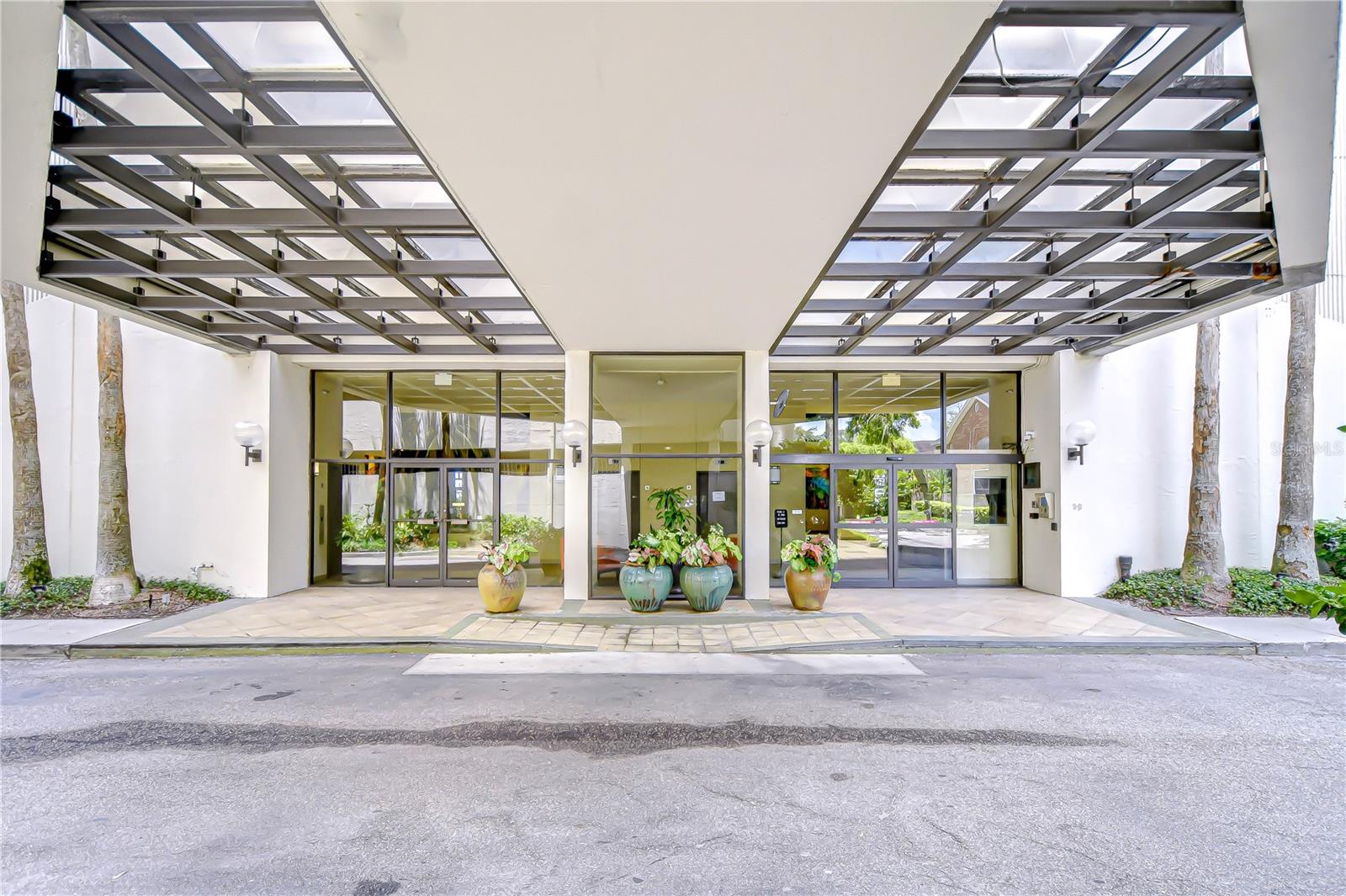 Image 31 of 40 For 2413 Bayshore Boulevard 1003