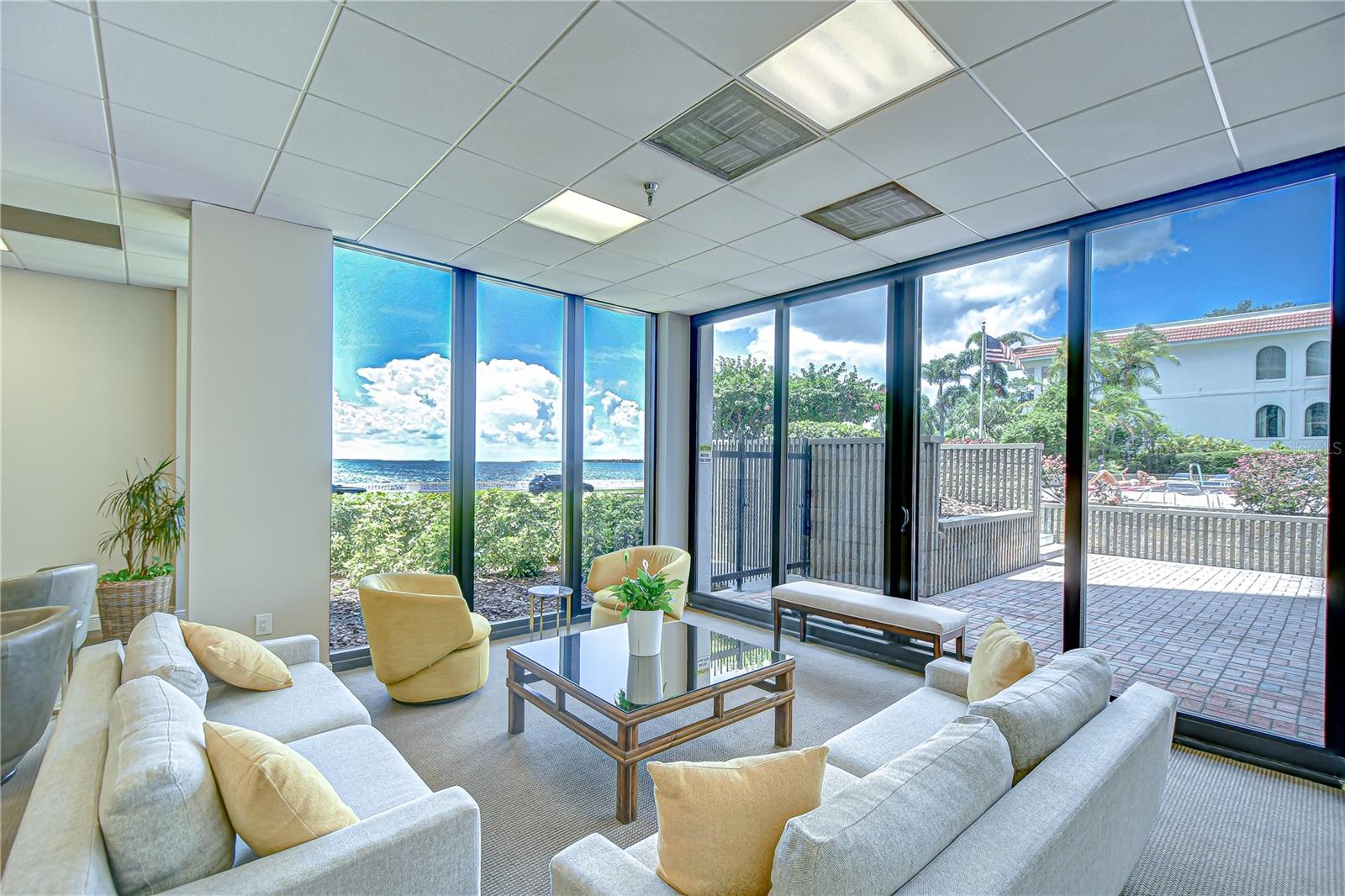 Image 34 of 40 For 2413 Bayshore Boulevard 1003