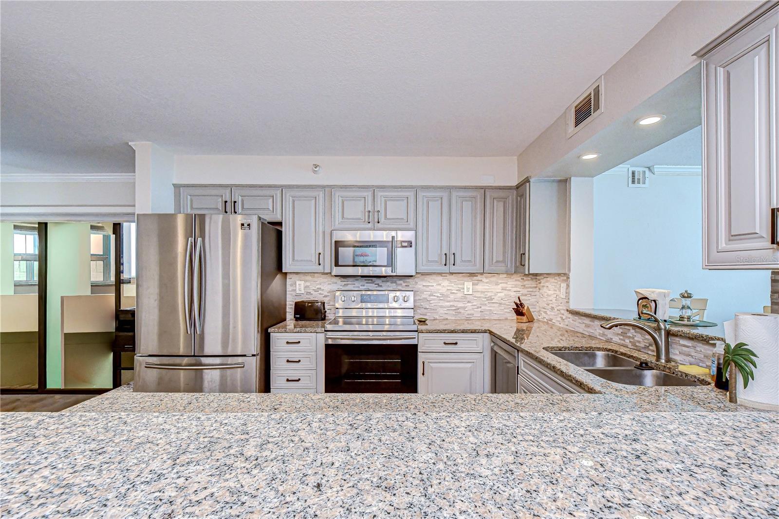 Image 4 of 40 For 2413 Bayshore Boulevard 1003