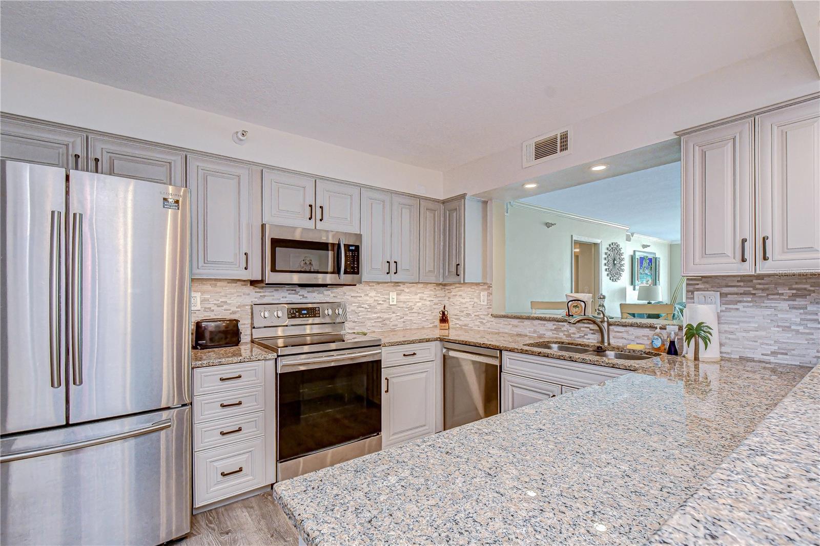 Image 5 of 40 For 2413 Bayshore Boulevard 1003