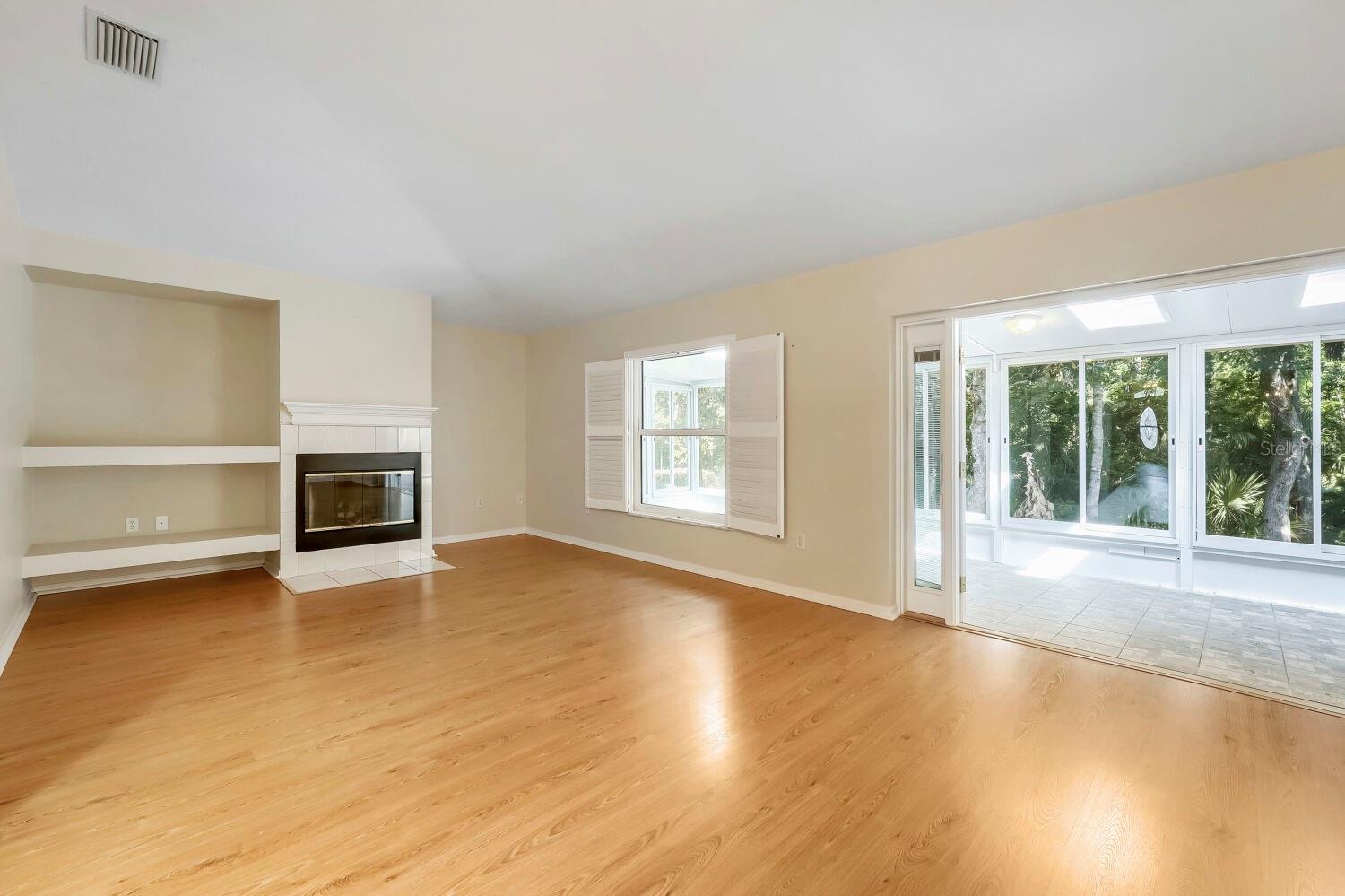 Image 14 of 27 For 11337 Clear Oak Cir