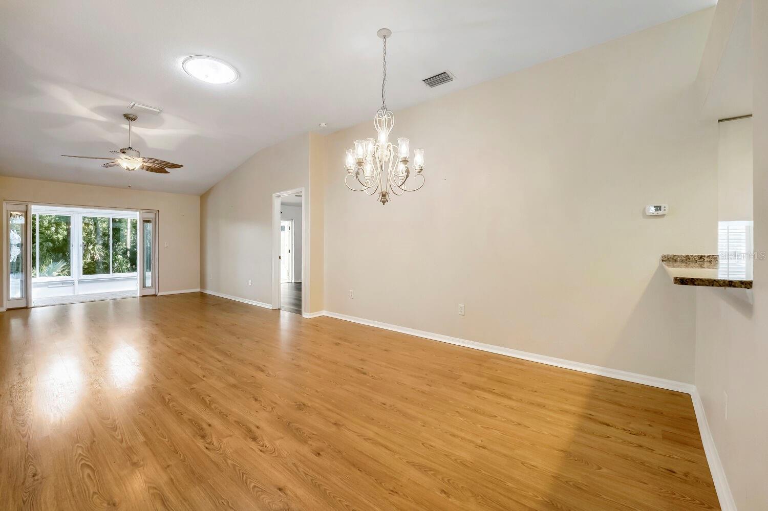 Image 15 of 27 For 11337 Clear Oak Cir